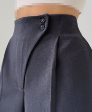 Sirge lõikega koonilised püksid 